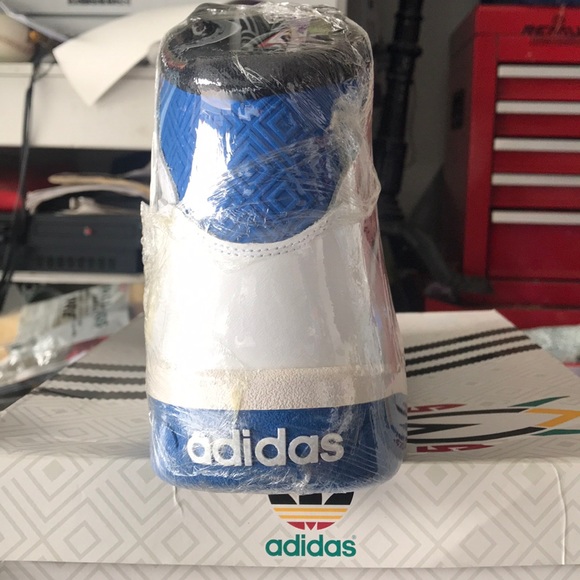 Brand new wrap in plastic Mutombo size 10 - Picture 5 of 5